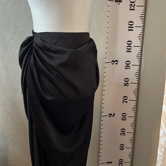Shein Curve Black side slit skirt with back zipper gathered slinky material 0X - Picture 6 of 13